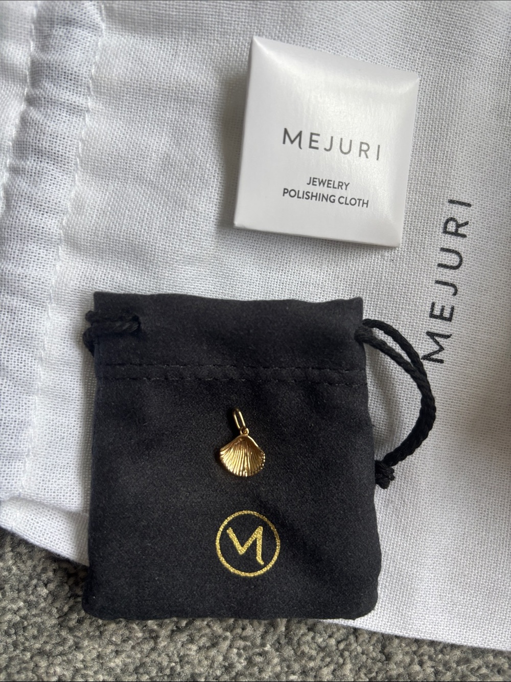 Mejuri Seashell Charm - Picture 5 of 5